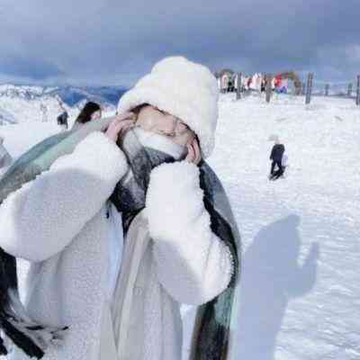 雪头像单板：女生单板雪头像