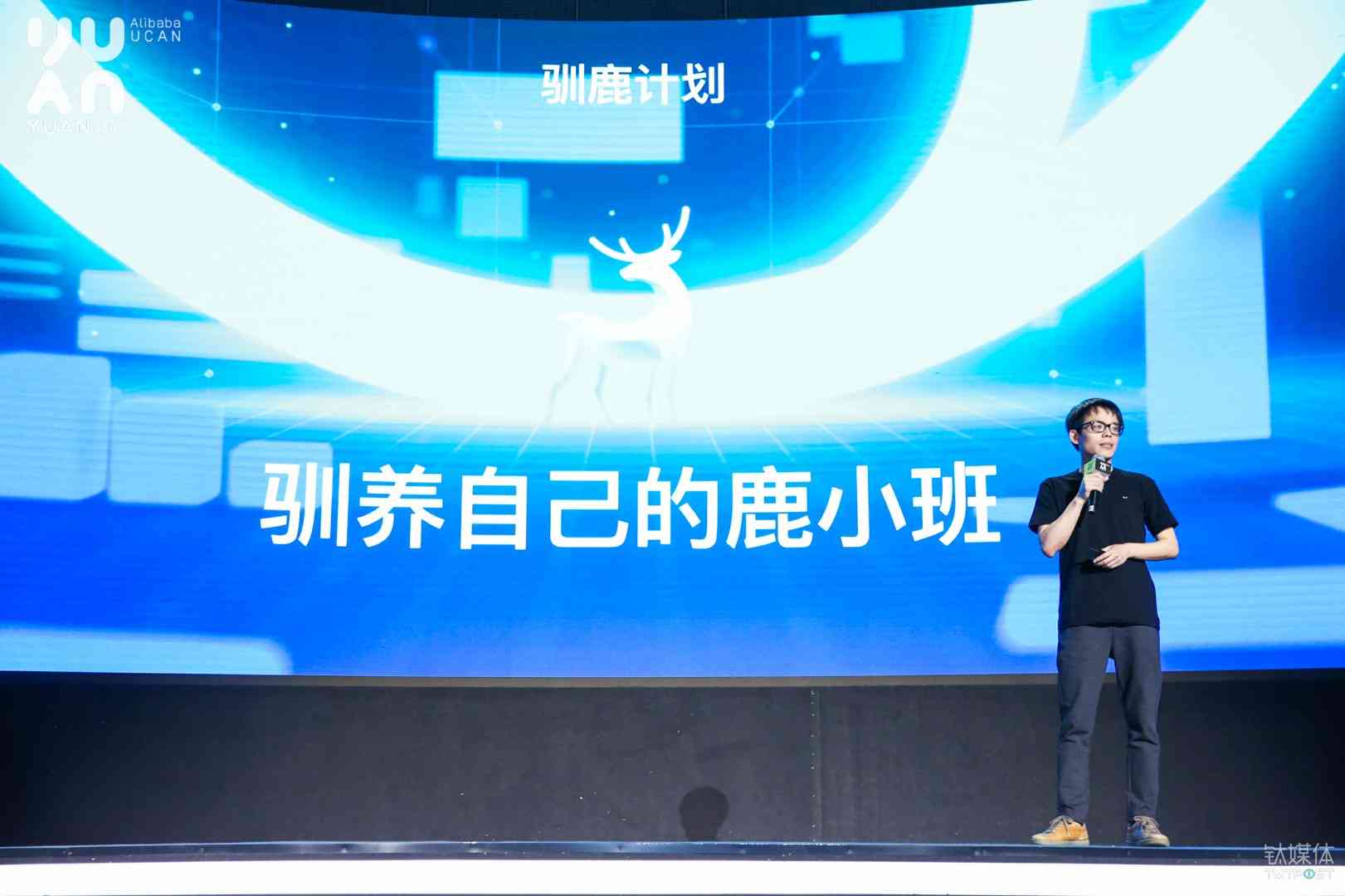 AI生成海报设计：全面制作教程与设计指南