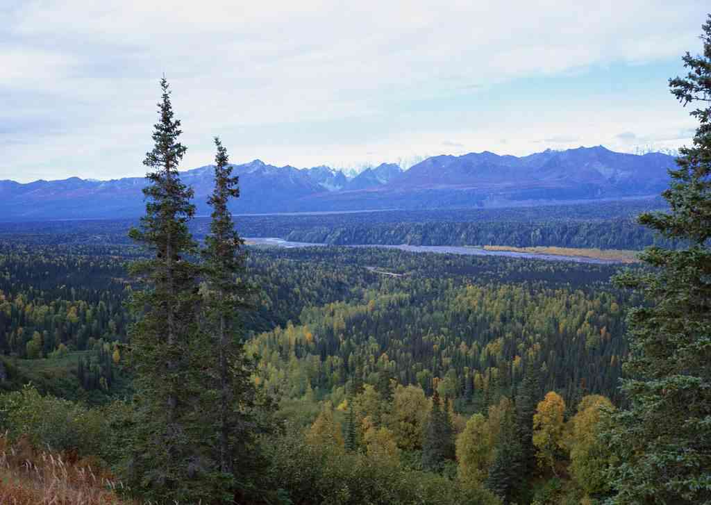 中国山脉之美：高清壁纸呈现大自然的最美山峰风景与自然美景