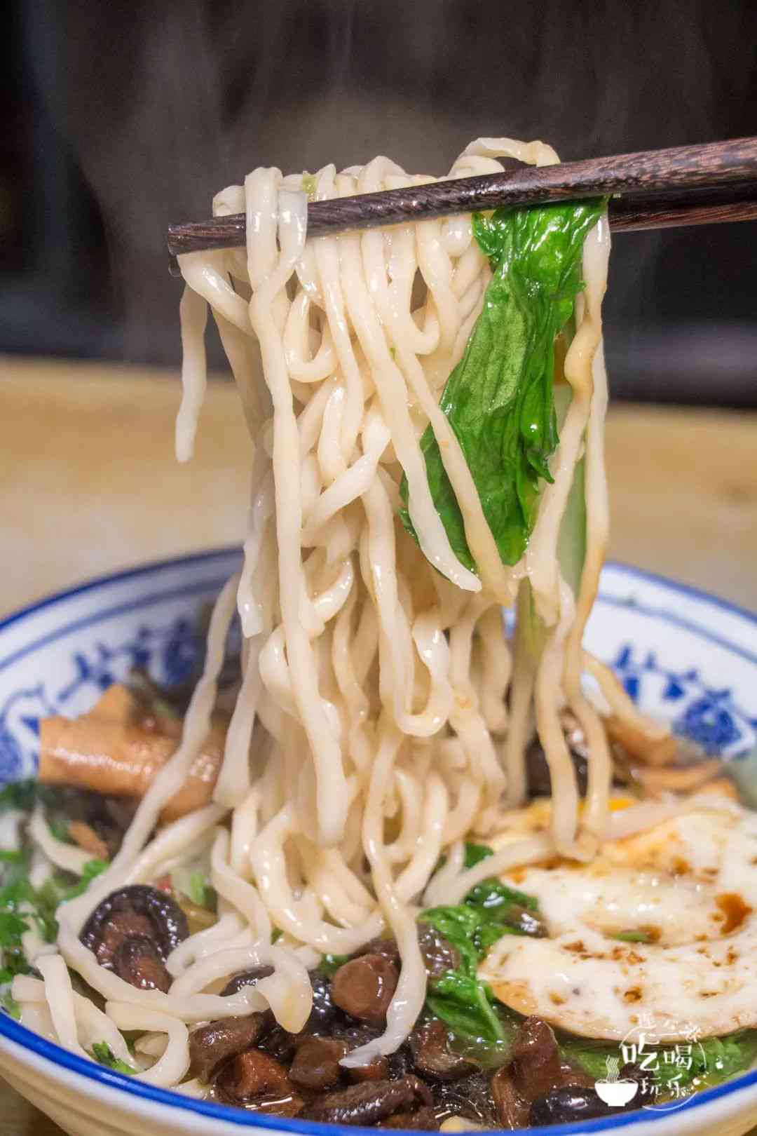 这张图片，唤醒味蕾：美食与生活的美味瞬间，与朋友共享的菜品文案