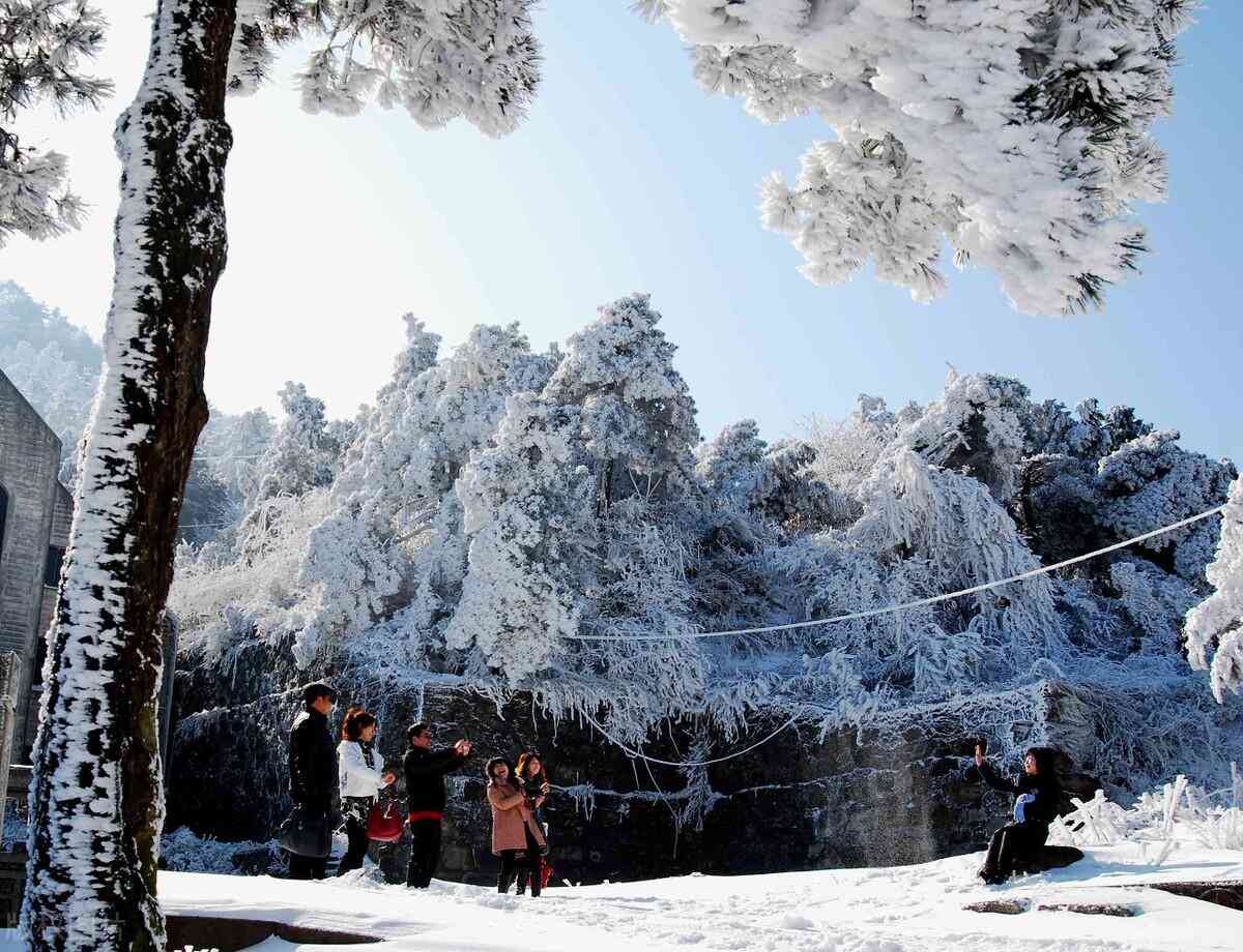 冬日银装素裹世界，怎么用写真文案捕捉这片雪景的暖？