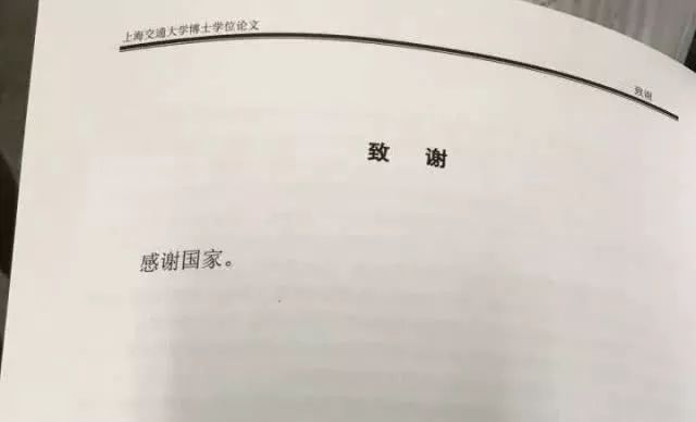 大学期末论文作业挑战：探索学术深度与创造力