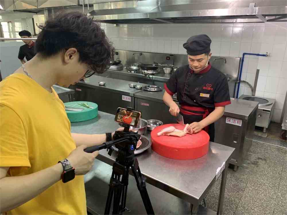 全面直播美食制作脚本：涵烹饪技巧、食材选择与实时互动答疑