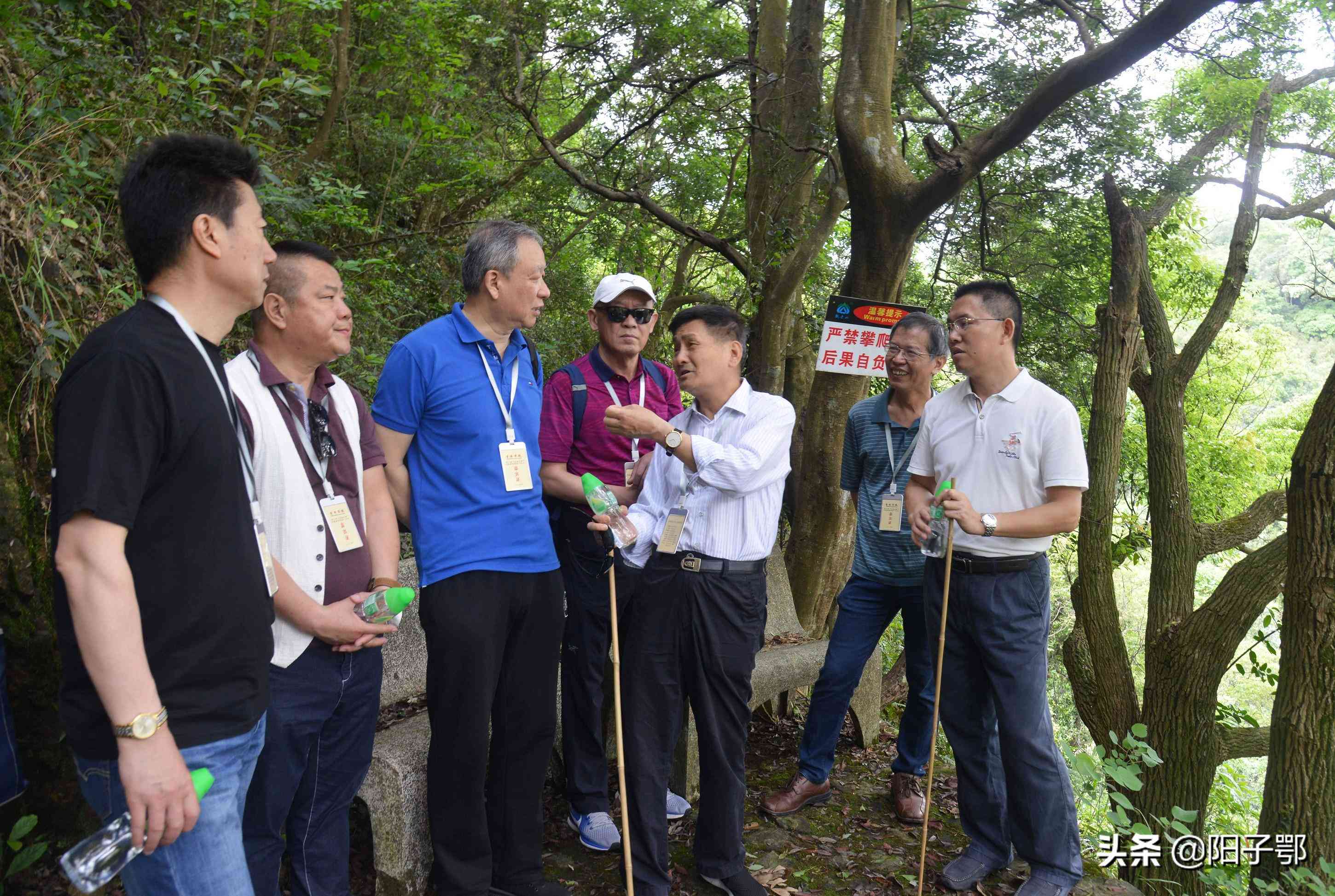 '一键：自媒体专属AI写作助手，智能创作助力内容产出'