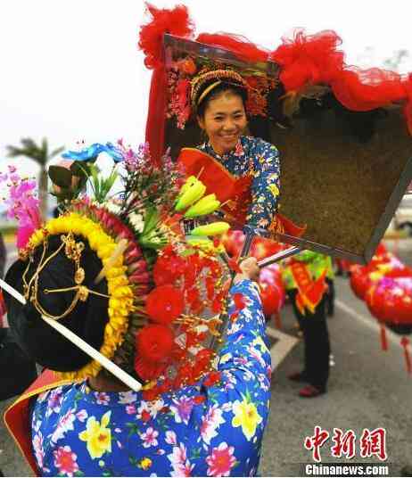 簪花文化：泉州蟳埔村与福州流行趋势介绍