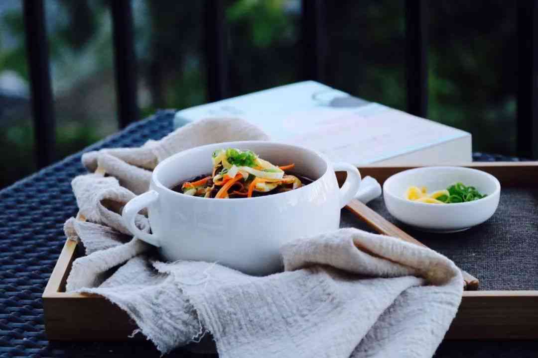 舌尖上的情感：用心烹饪的美食独白