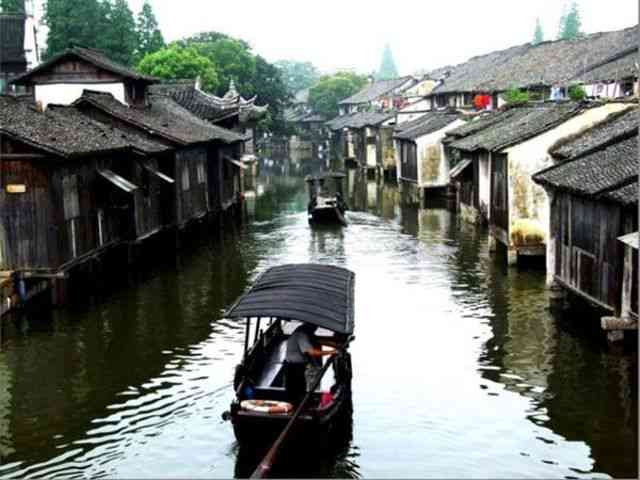 烟雨江南：探寻水乡小镇的韵味美文