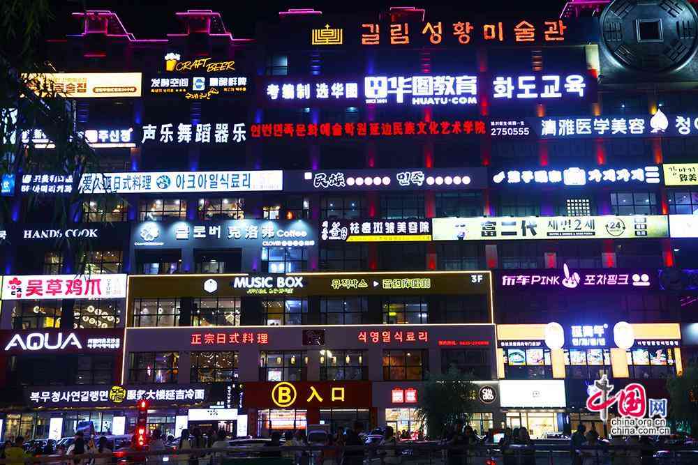 '融合族风情：打造独具特色的族朋友圈文案创意'