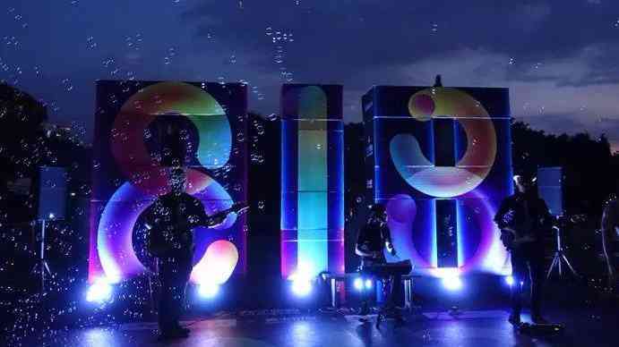 智能AI助力海报设计与创新：创意无限，灵感涌现