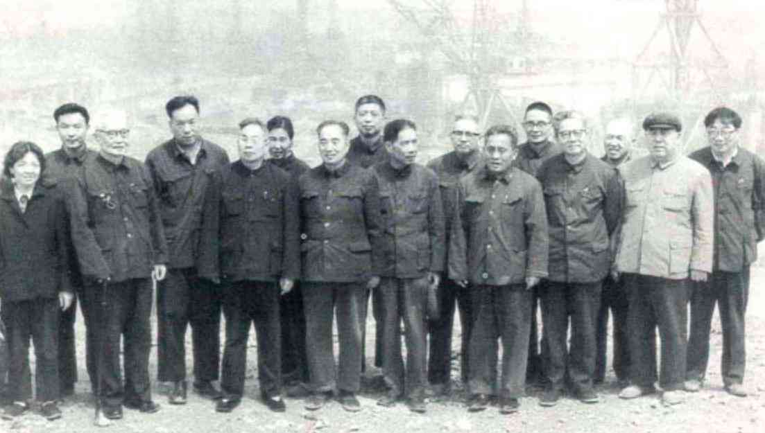 AI论文写作助手使用指南：一键生成各类学术文章的全方位操作教程
