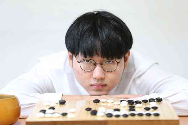 最新围棋AI实战解说精华汇编：全面解析技巧与策略