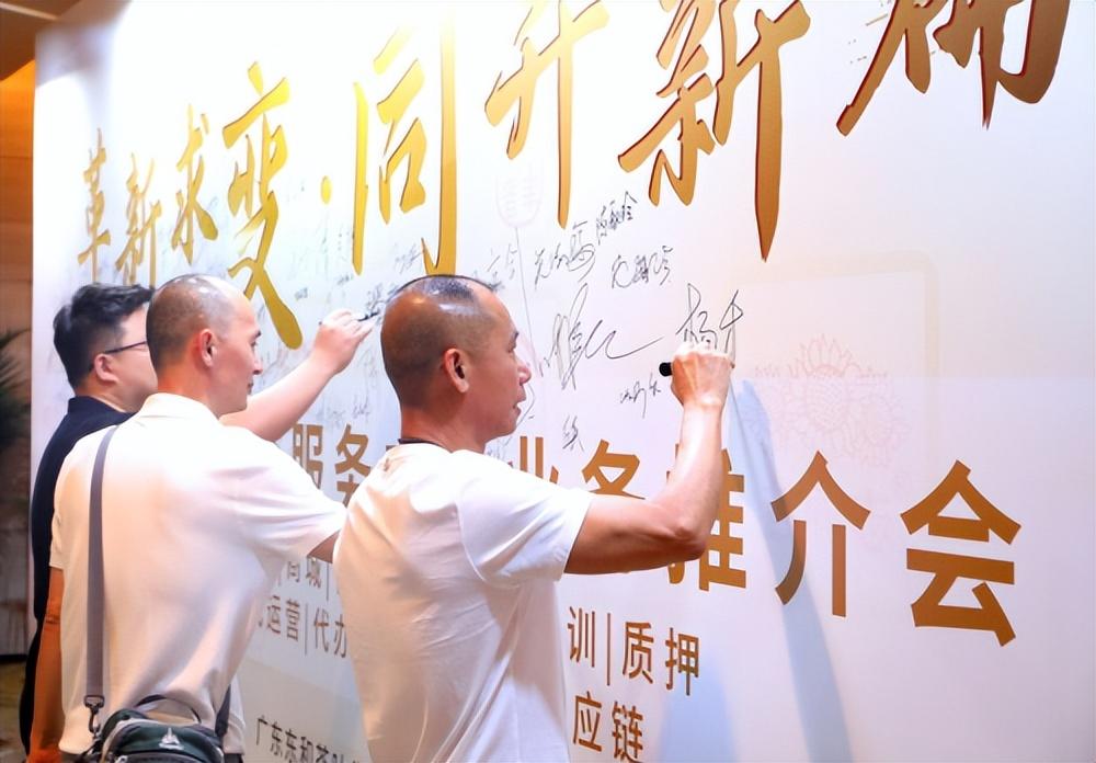 AI智能辅助创作：赋能内容创作新篇章
