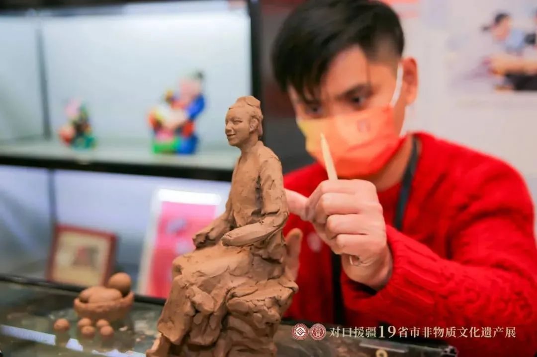 泥人匠心独运，传统艺术新篇章——走进泥人说说的世界