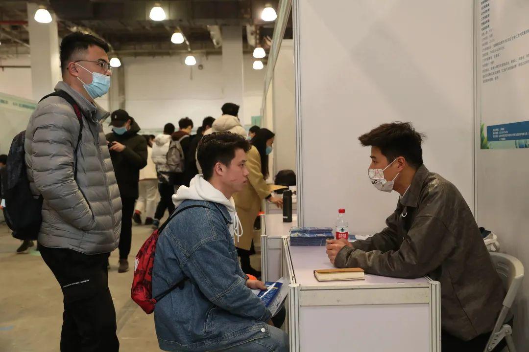 AI职业趋势报告总结：如何撰写及优秀范文示例