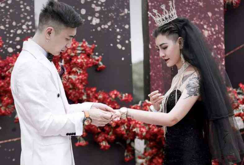 婚纱照自动生成软件：一键生成唯美婚纱照片
