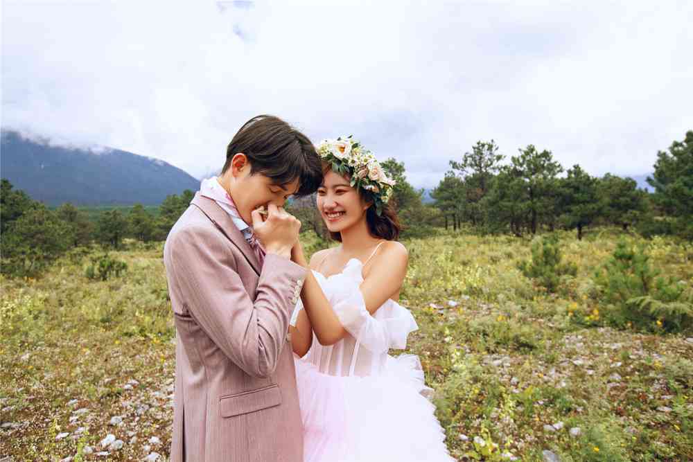 缁撳风格婚纱照片一键生成器