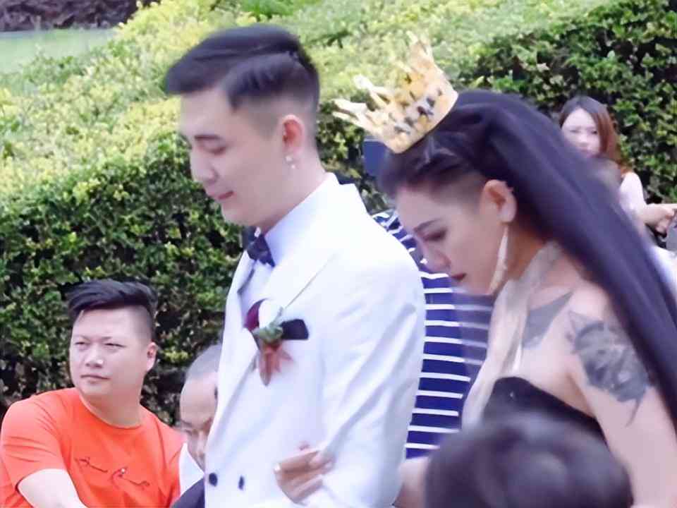 ai婚纱照片一键生成文案