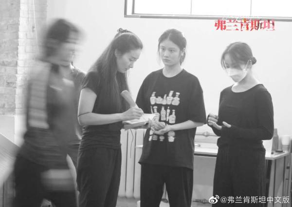抖音AI功能揭秘：探索其内置写作辅助技术