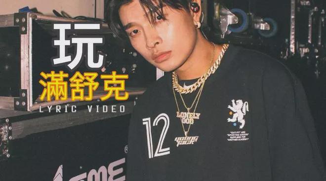 童锦程唱歌现场版：女孩都爱的小二发给小田三板斧现场演唱