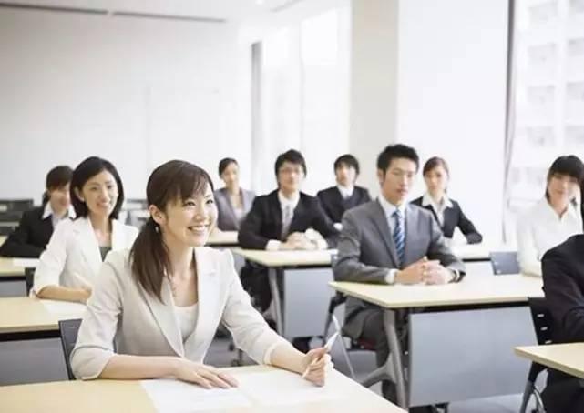 AI历史研究报告：撰写指南与范文示例