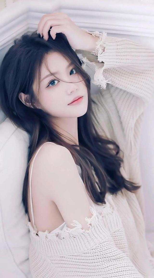 美女文案壁纸：高清短句精选