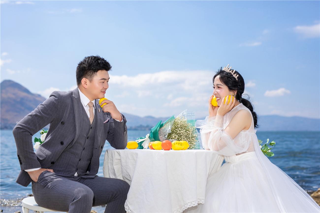 一站式结婚照片定制神器：专业结婚照生成器，满足个性化拍摄需求