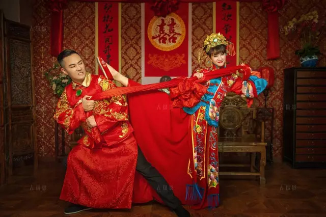 中式婚纱发圈文案：中式婚纱与婚纱照创意配文