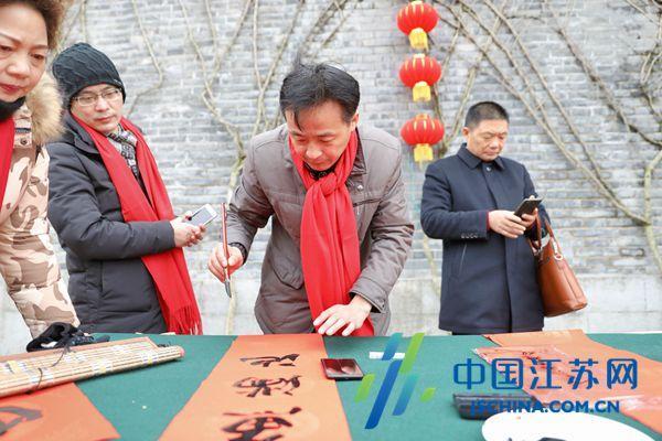 传统与现代的交融：旗袍写真照背后的故事