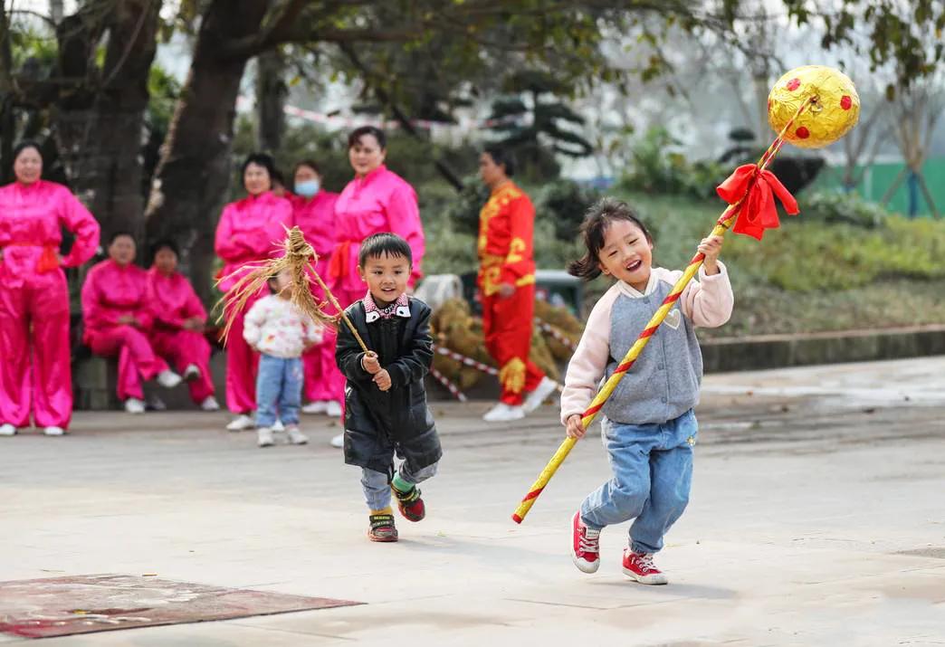 详细步骤教学：如何绘制中国传统舞龙图案