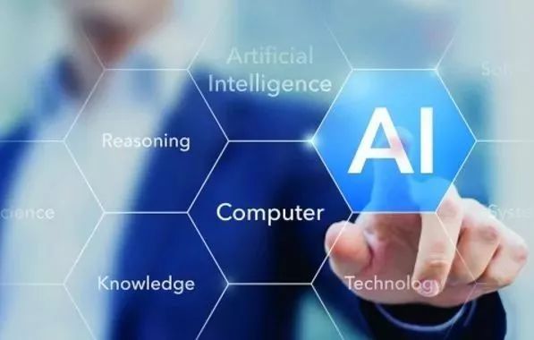 人工智能助手：全方位解析AI创作人员的技能、应用与行业影响