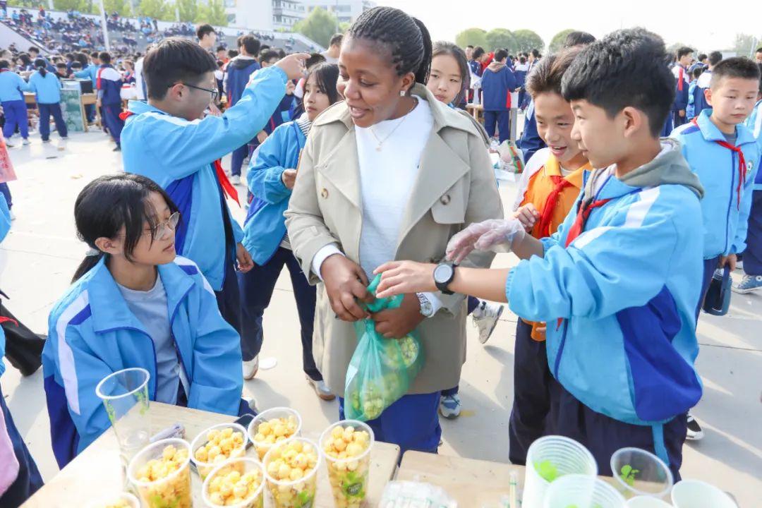 体育美食节目策划及活动指南：主题、日期与宣传海报全解析